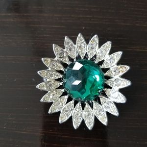 VTG Sarah Coventry Faceted Emerald Green Glass Floral Rhinestone Silver Brooch